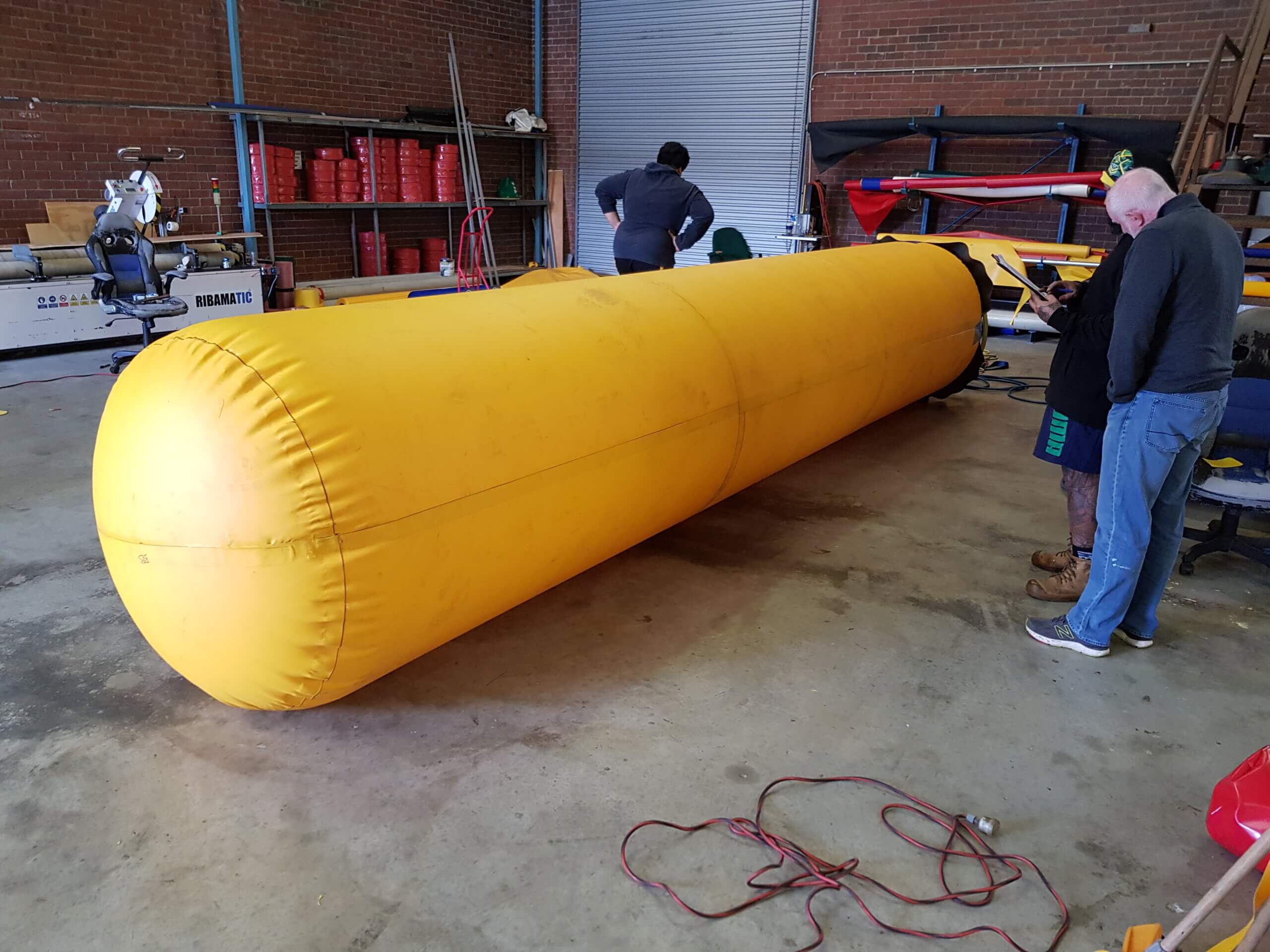 Inflatable form plug